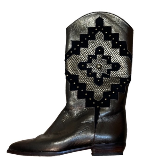 Stuart Weitzman Shoes - Stuart Weitzman unique Aztec boots in metallic bronze leather like new condition